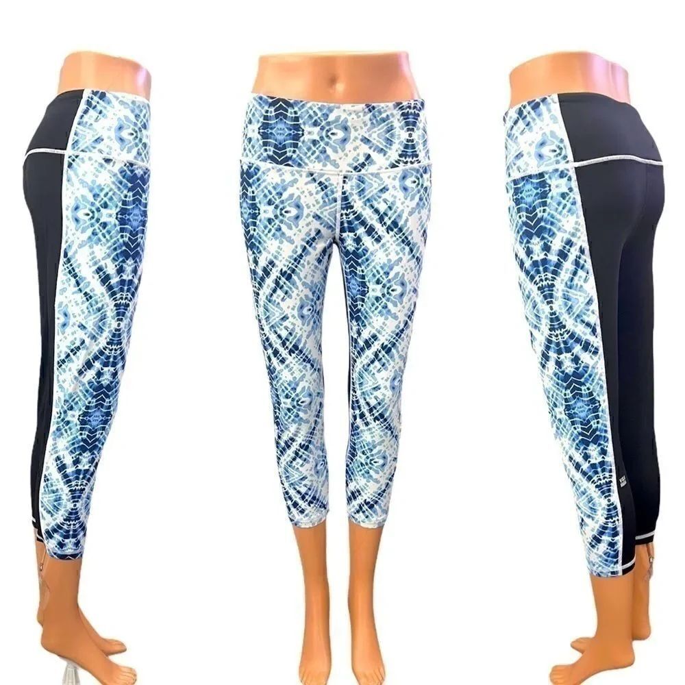 Victoria’s Secret Women’s Knockout Capri Leggings in the Size Medium
